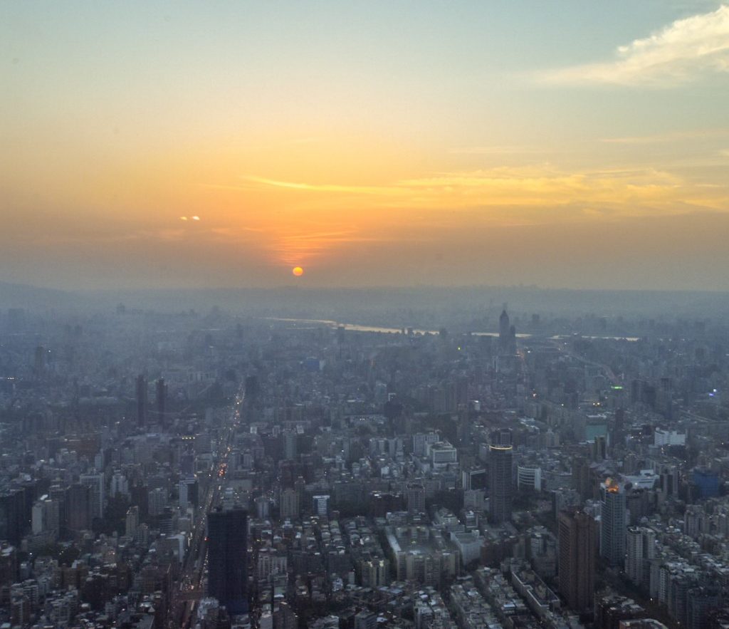 Traumhafter Sonnenuntergang vom Taipei 101 aus