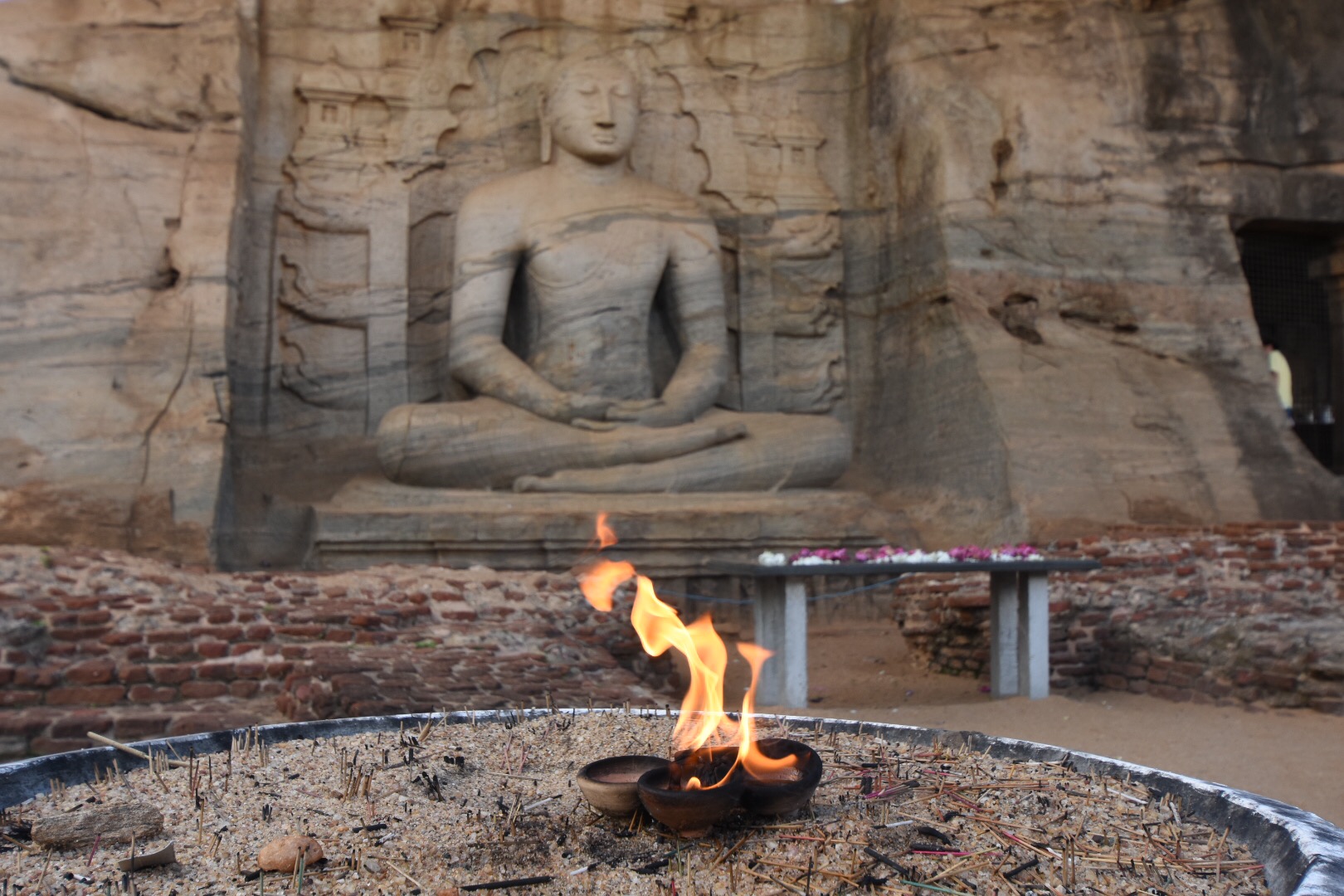 Der meditierende Buddha am Gal Vihara